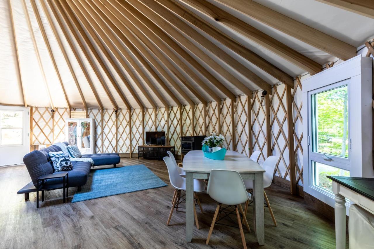 Yourtes Glamping Du Poisson Blanc Notre-Dame-du-Laus Eksteriør bilde
