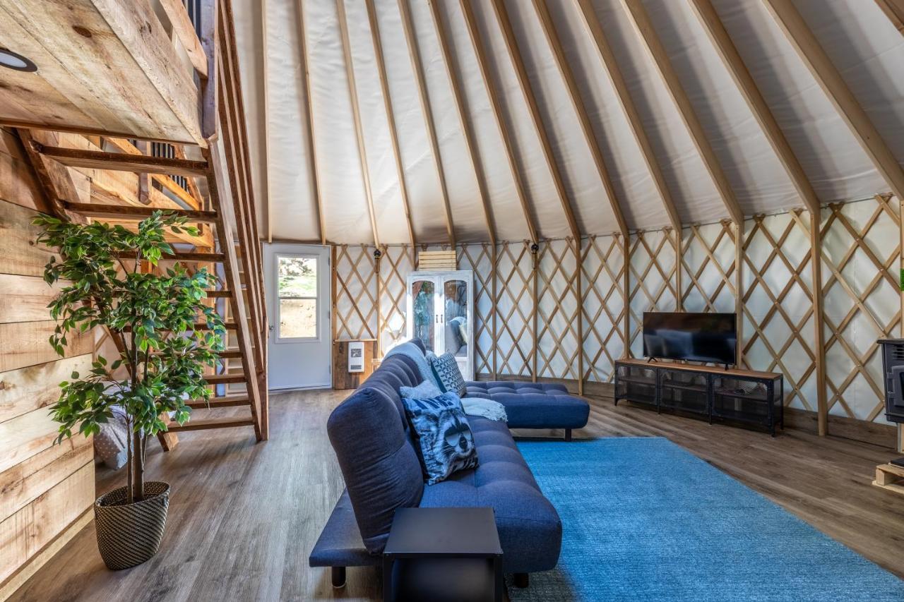 Yourtes Glamping Du Poisson Blanc Notre-Dame-du-Laus Eksteriør bilde